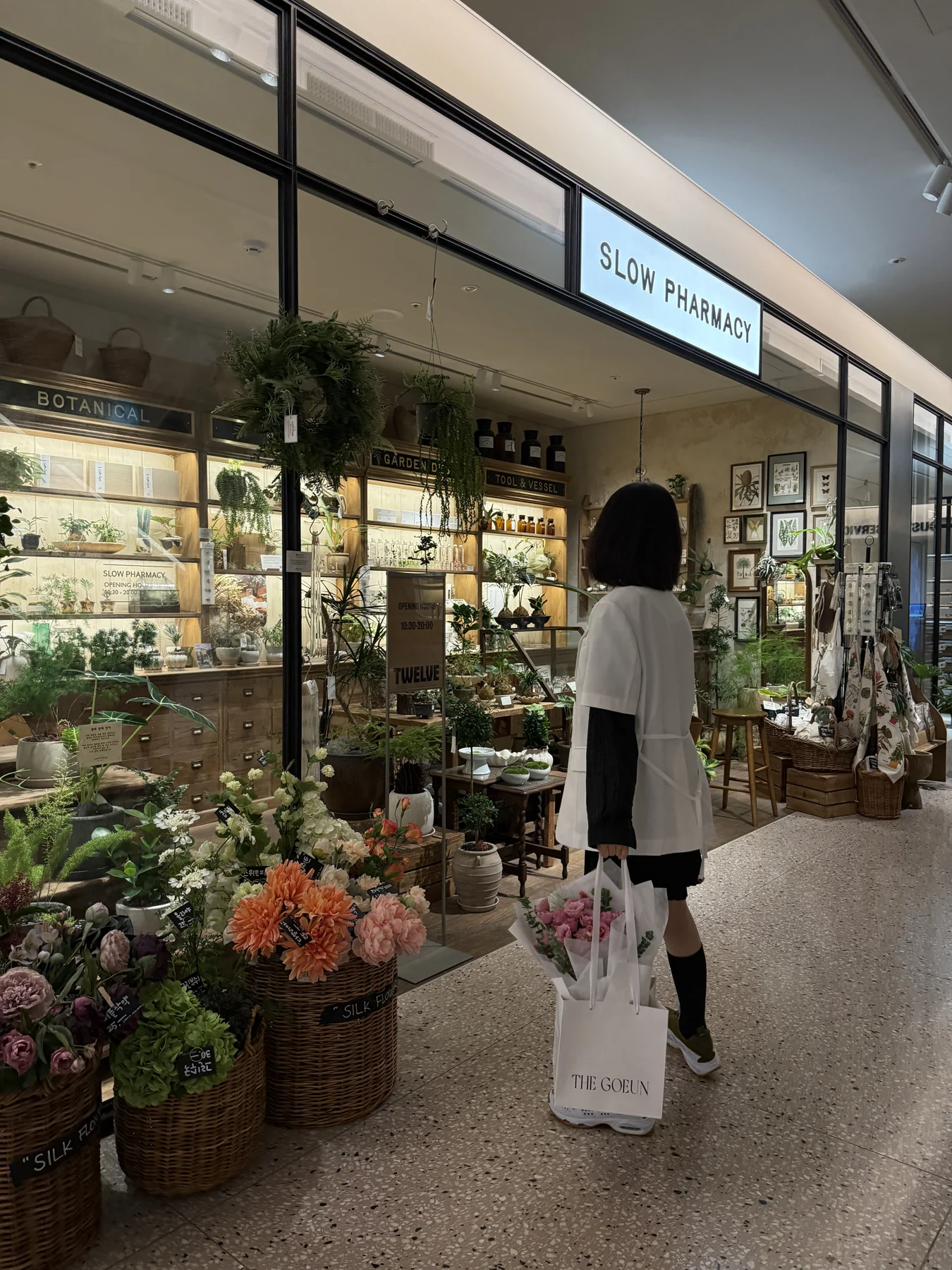 Flowers and greenery add another layer to the browsing experience. Flowers and greenery add another layer to the browsing experience.